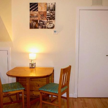 Welcoming And Homely 2 Bed In Central Location エディンバラ エクステリア 写真